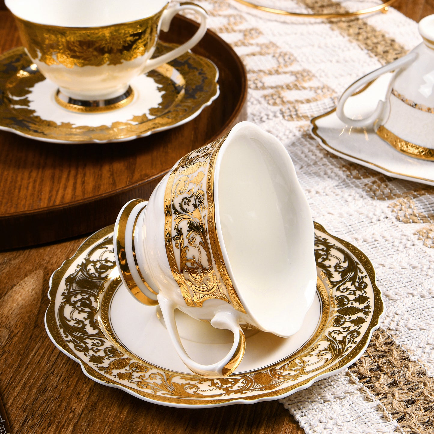 British fashion, 24K embossed gold high-grade bone China coffee cup, a cup a dish.